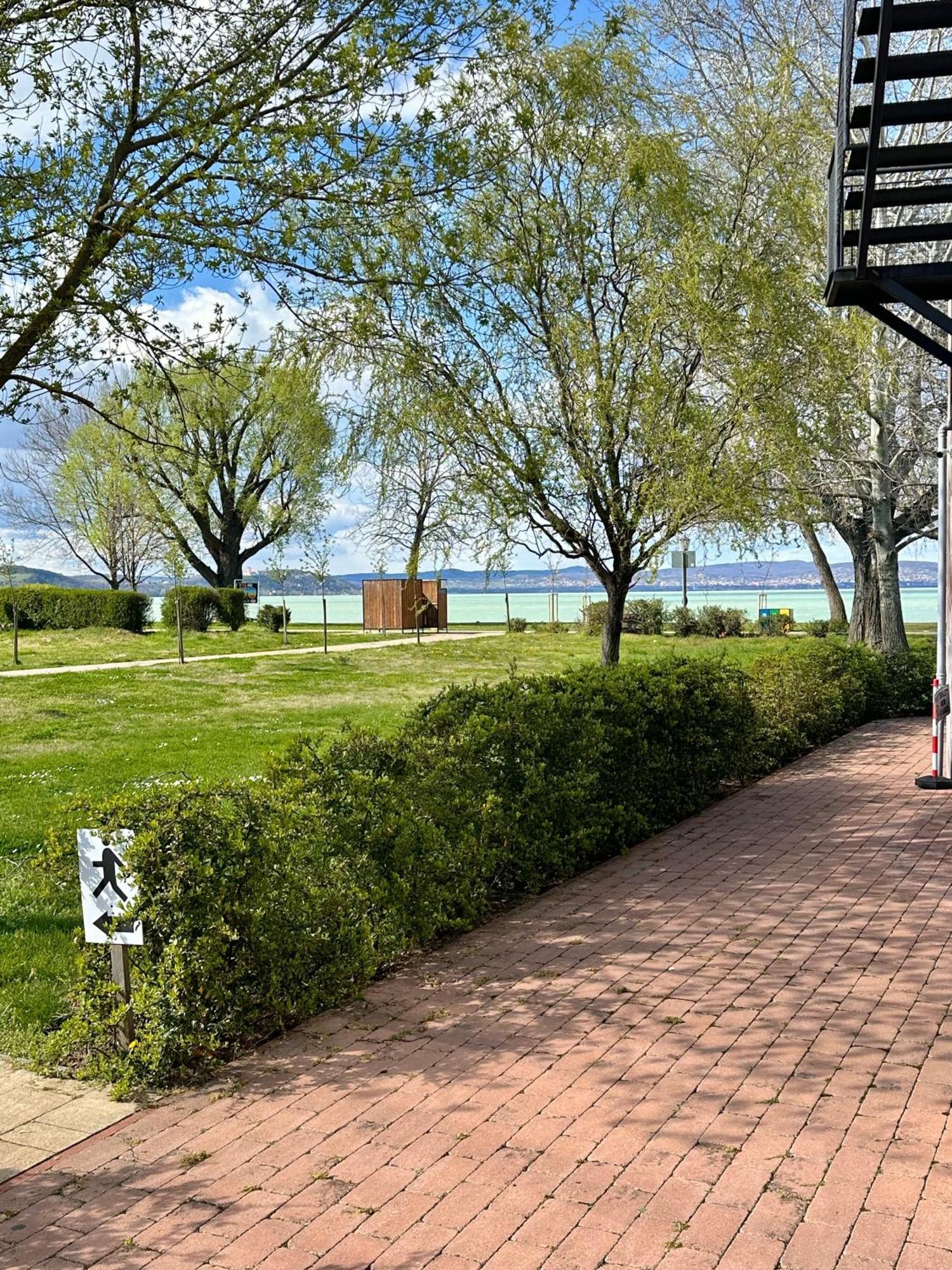 Waterfront Apartmanok Zamárdi Exterior foto